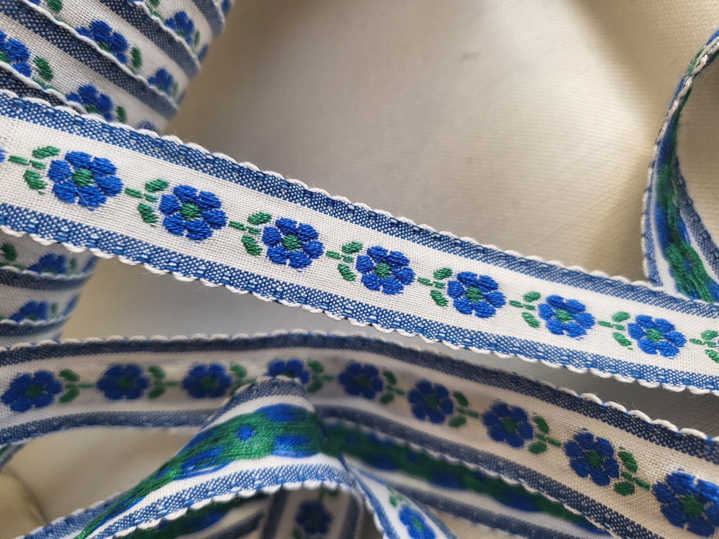 Galon fleur blanc bleu shabby champêtre  vintage 3 mètres sur 1,6 cm A3
