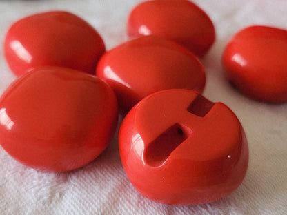 Lot 6 volumineux boutons rouge à pied 2,4 cm lourd superbe ref 5983 **