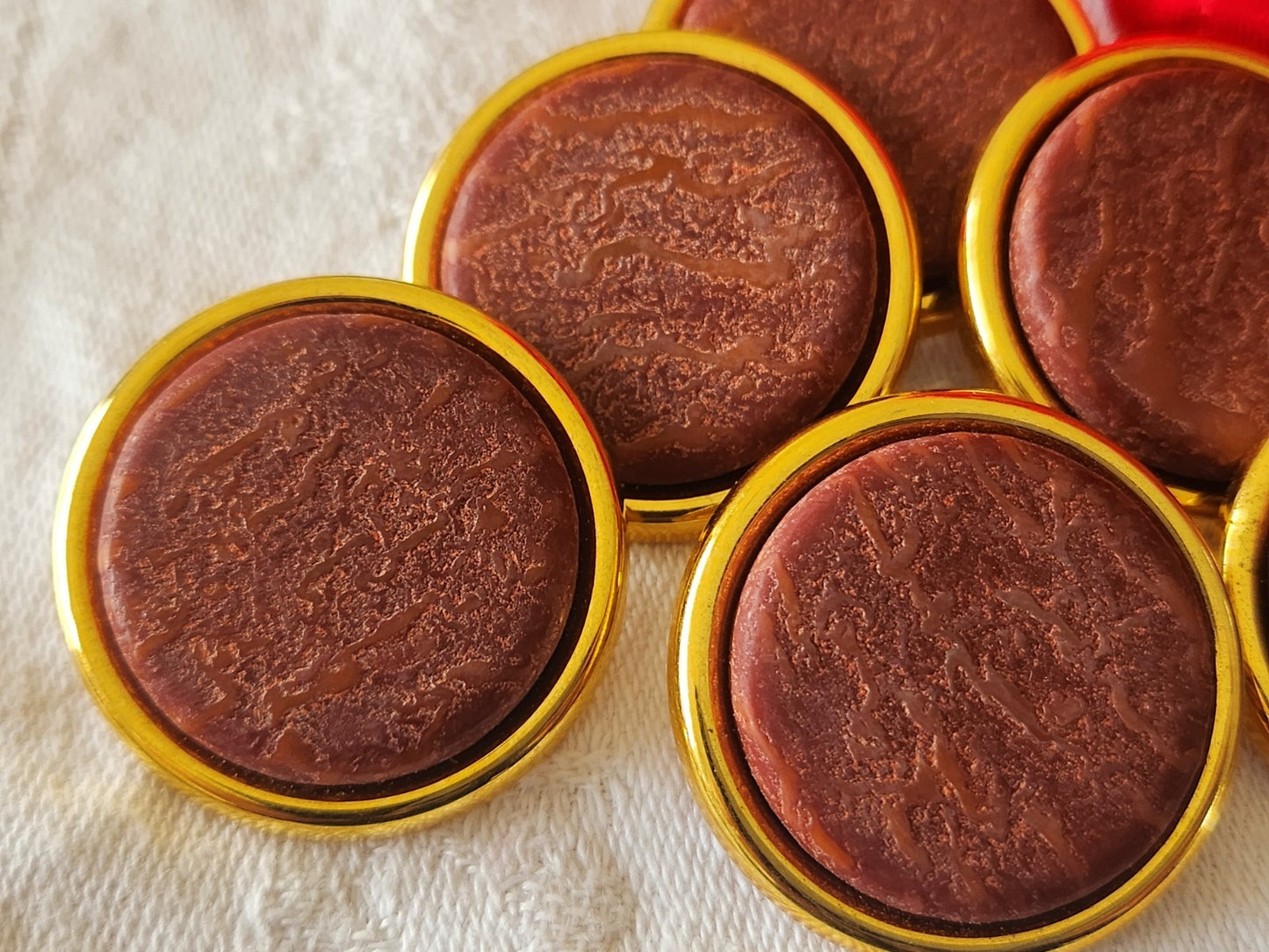 lot 6 gros boutons vintage collection  métal rouge marron 3 cm lourd ref 3952 **