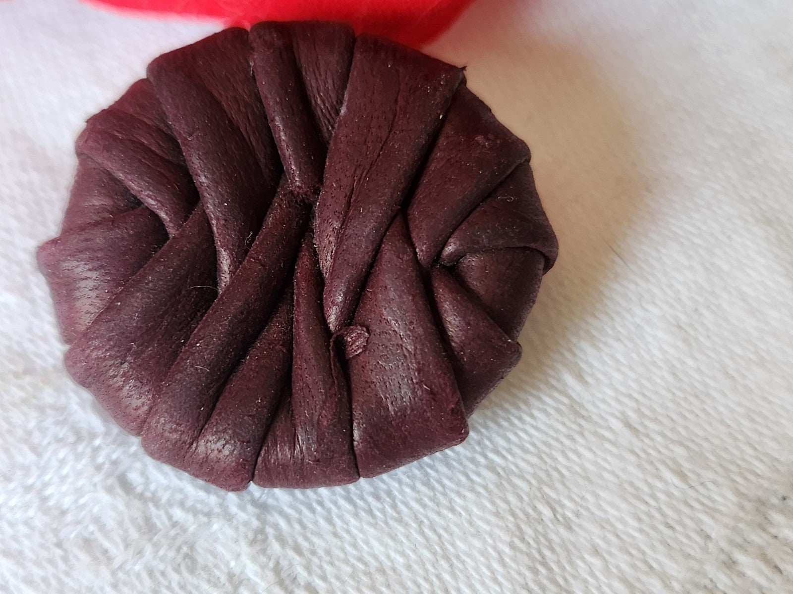 Bouton ancien en cuir lie de vin  vintage rare  2,8  cm G17K