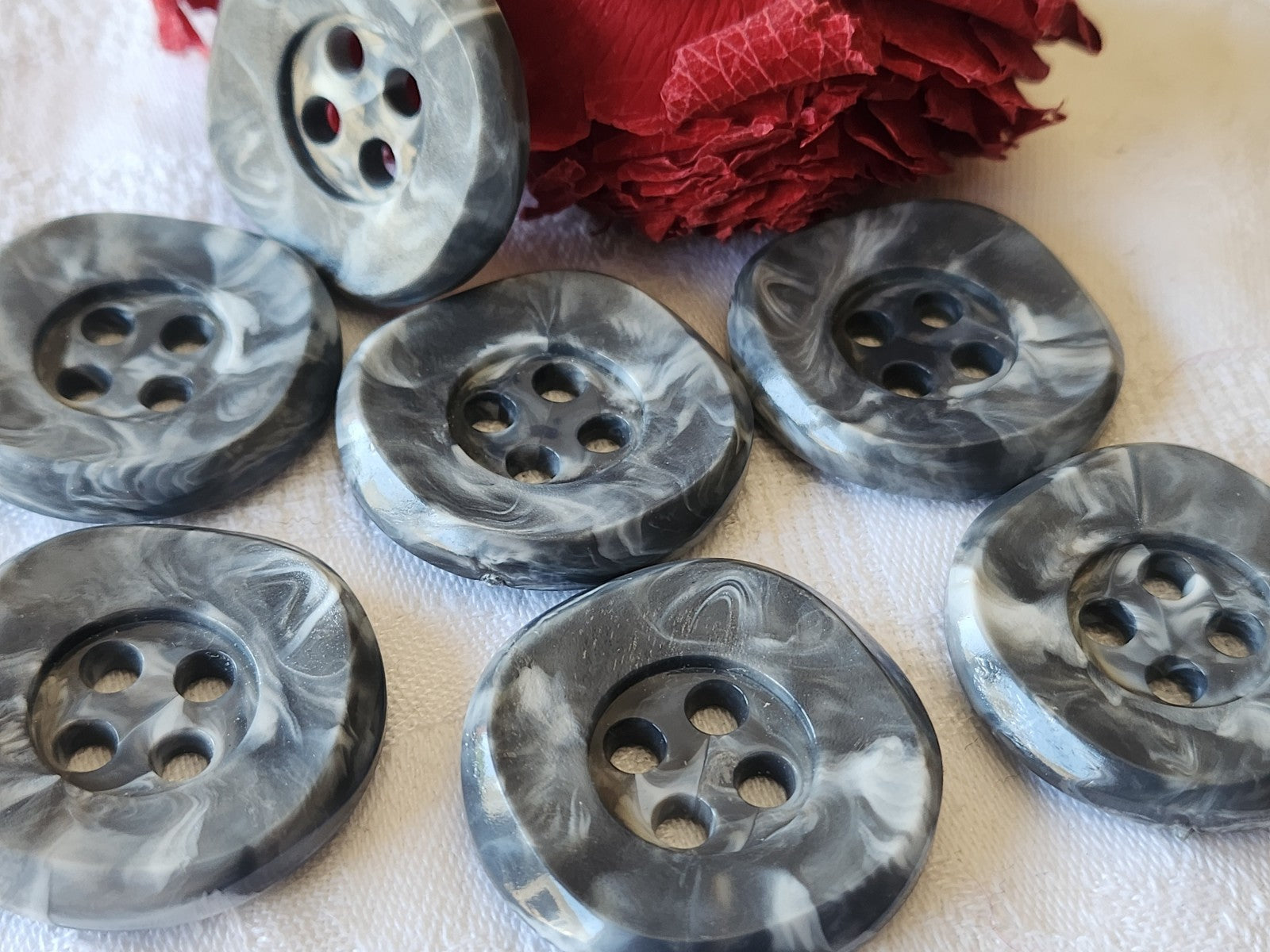 Lot 7 boutons vintage énorme gris chiné 3,4 cm hyper leger trous ref 3392