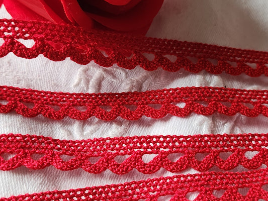 Dentelle vintage rouge  coton 3 métres sur 1,2 cm A6
