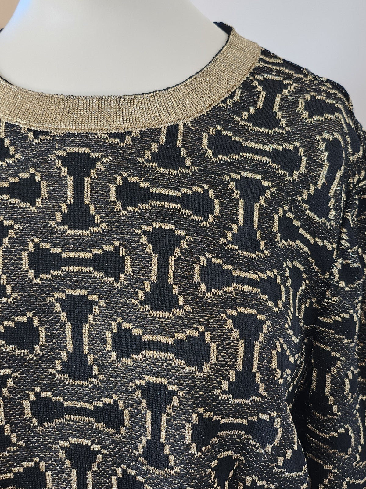 Pur vintage robe pull  manche patte d'eph noir doré  ref portant
