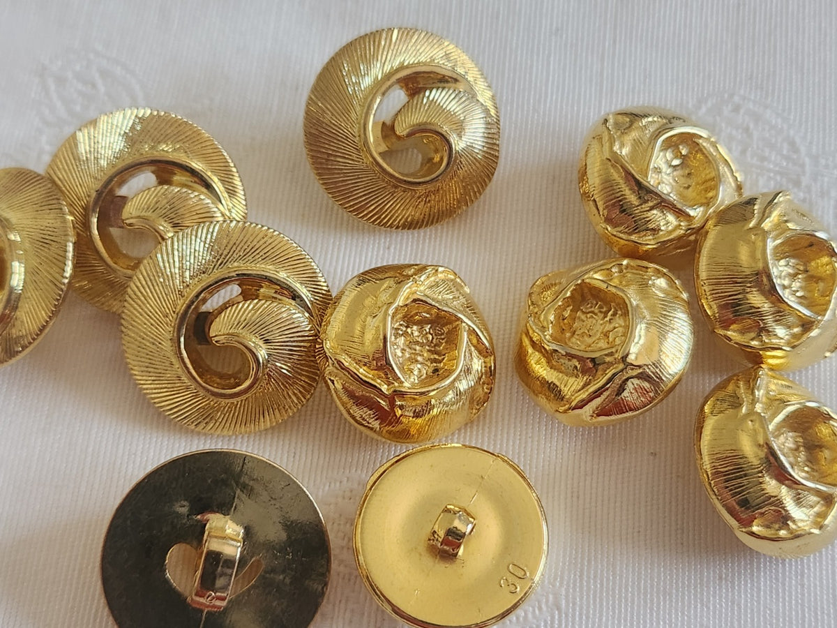 Lot 11 boutons acrylique doré  1,9 et 2,1 cm pied ref 6183