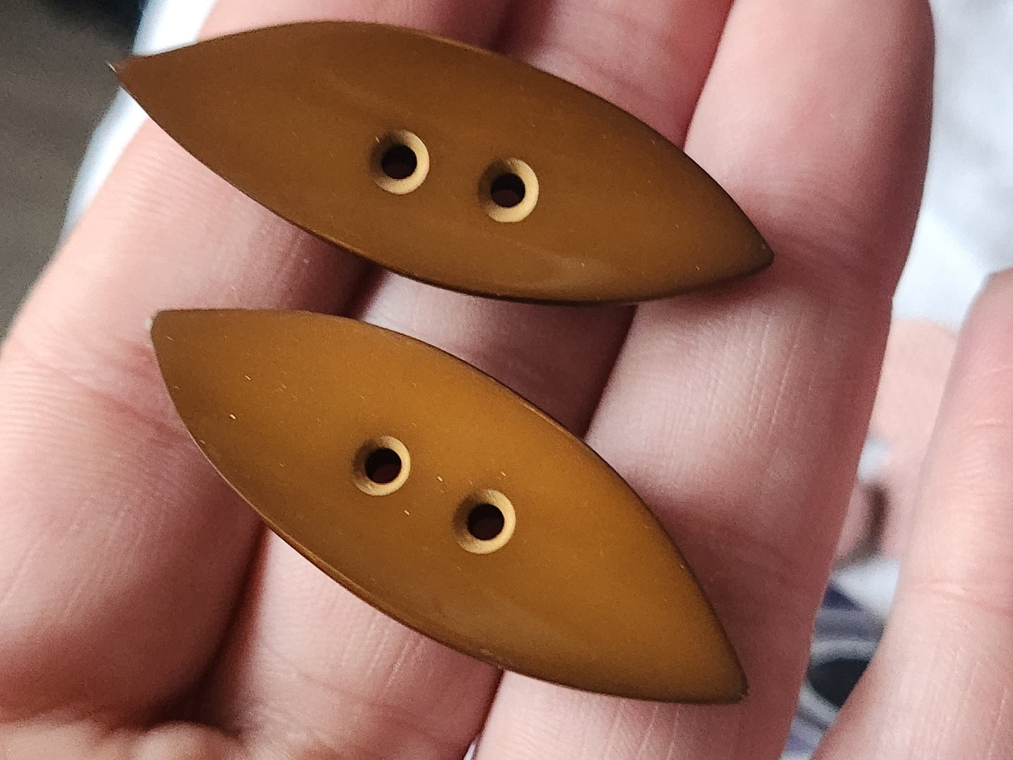 Lot 6 longs et étroits boutons vintage marron  4,6 cm sur 1,6 cm ref 5738