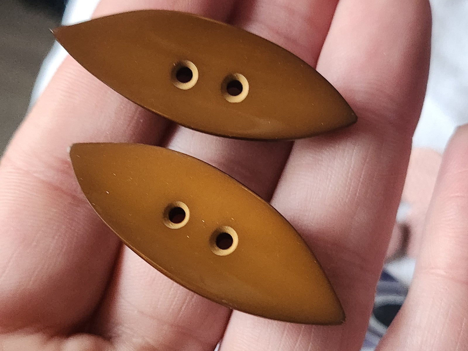 Lot 6 longs et étroits boutons vintage marron  4,6 cm sur 1,6 cm ref 5738
