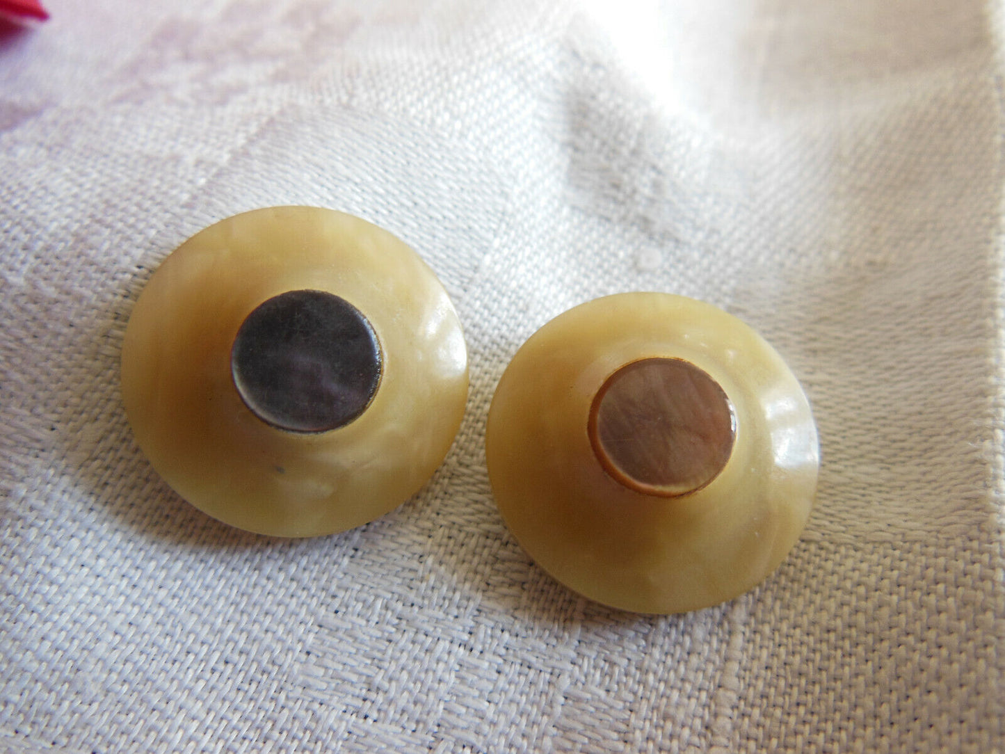 Collection duo boutons dessus en nacre pied  métal diamètre 1,8 cm D14M