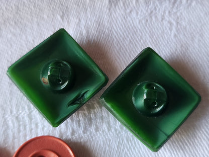 Duo boutons anciens en verre argenté vert carré trés typé 2 cm G7H