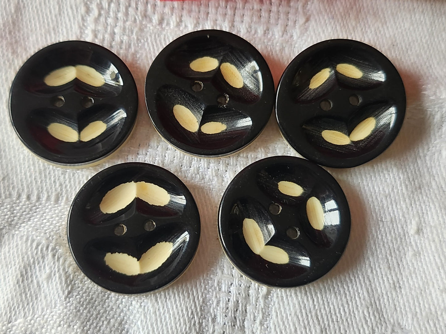 Lot 5 boutons anciens collection noir blanc art deco 2,2 cm ref 5322