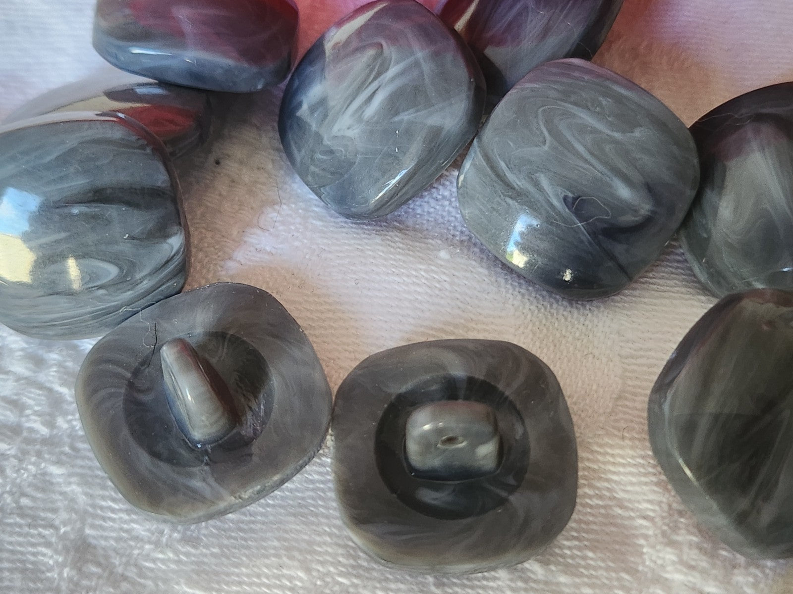 Lot 18 boutons vintage camaieu gris finition moyenne 2 cm ref 3914