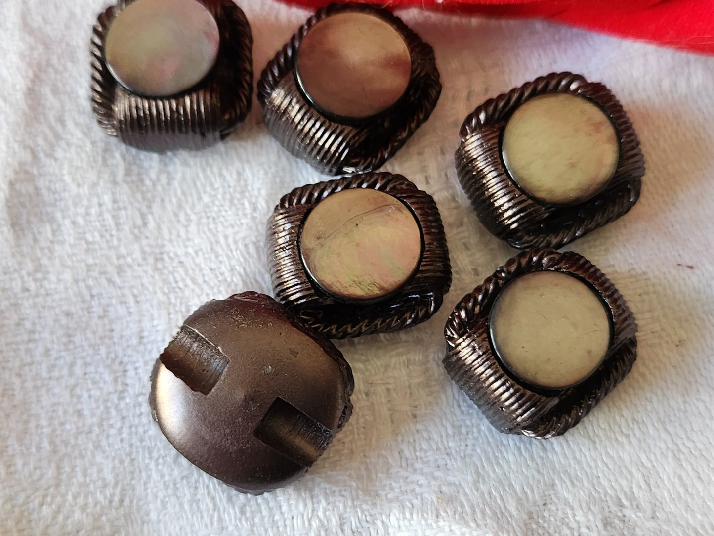 Lot 6 boutons vintage resine coeur en nacre 1,5 sur 1,6 cm pied ref 965