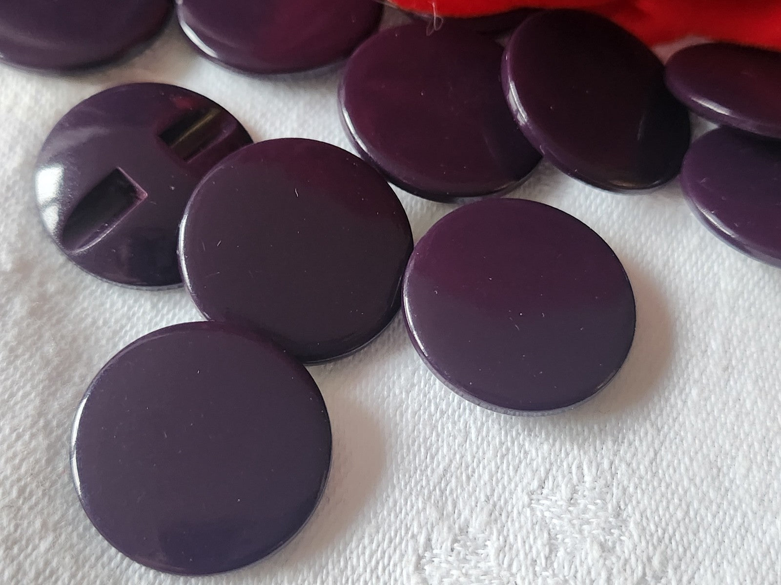 Lot 6 boutons vintage violet foncé mat à pied plat 2,2 cm  ref 253