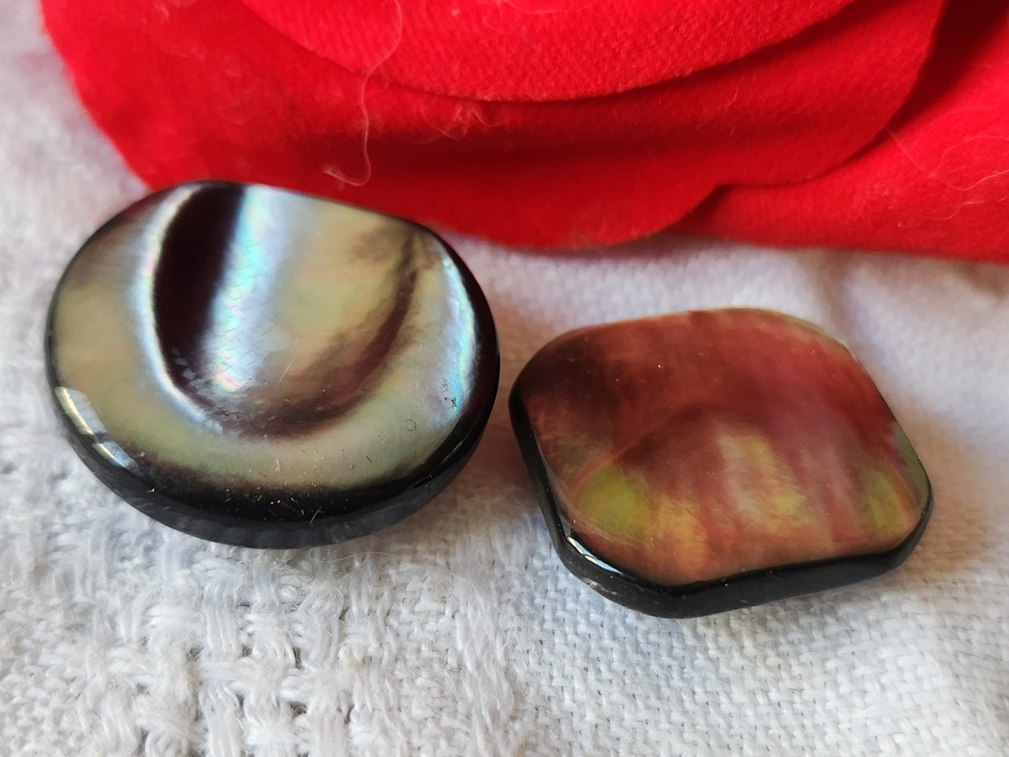 Duo boutons vintage en nacre sur pied 1,7 et 2 cm G19L