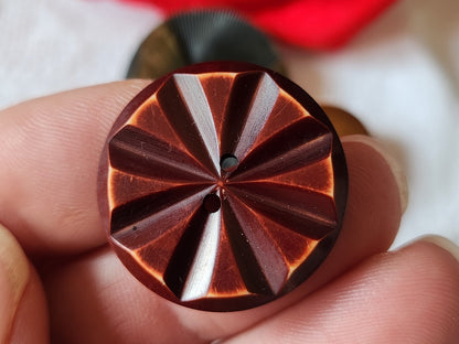 Trio boutons anciens/ vintage teinte estompée 2,5 à 3,4 cm ref 1259