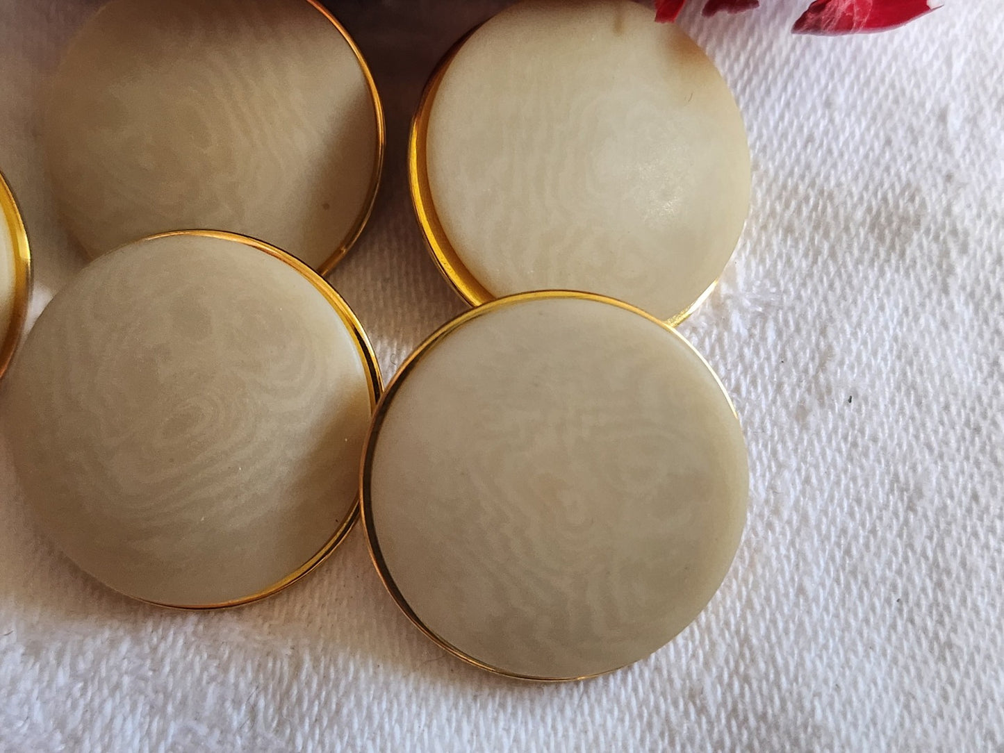 Lot 5  boutons vintage marron trés clair veiné doré 2,1 cm ref 1331