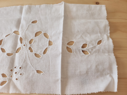 Broderie ancienne ajouré incrustation dentelle création couture T1-1