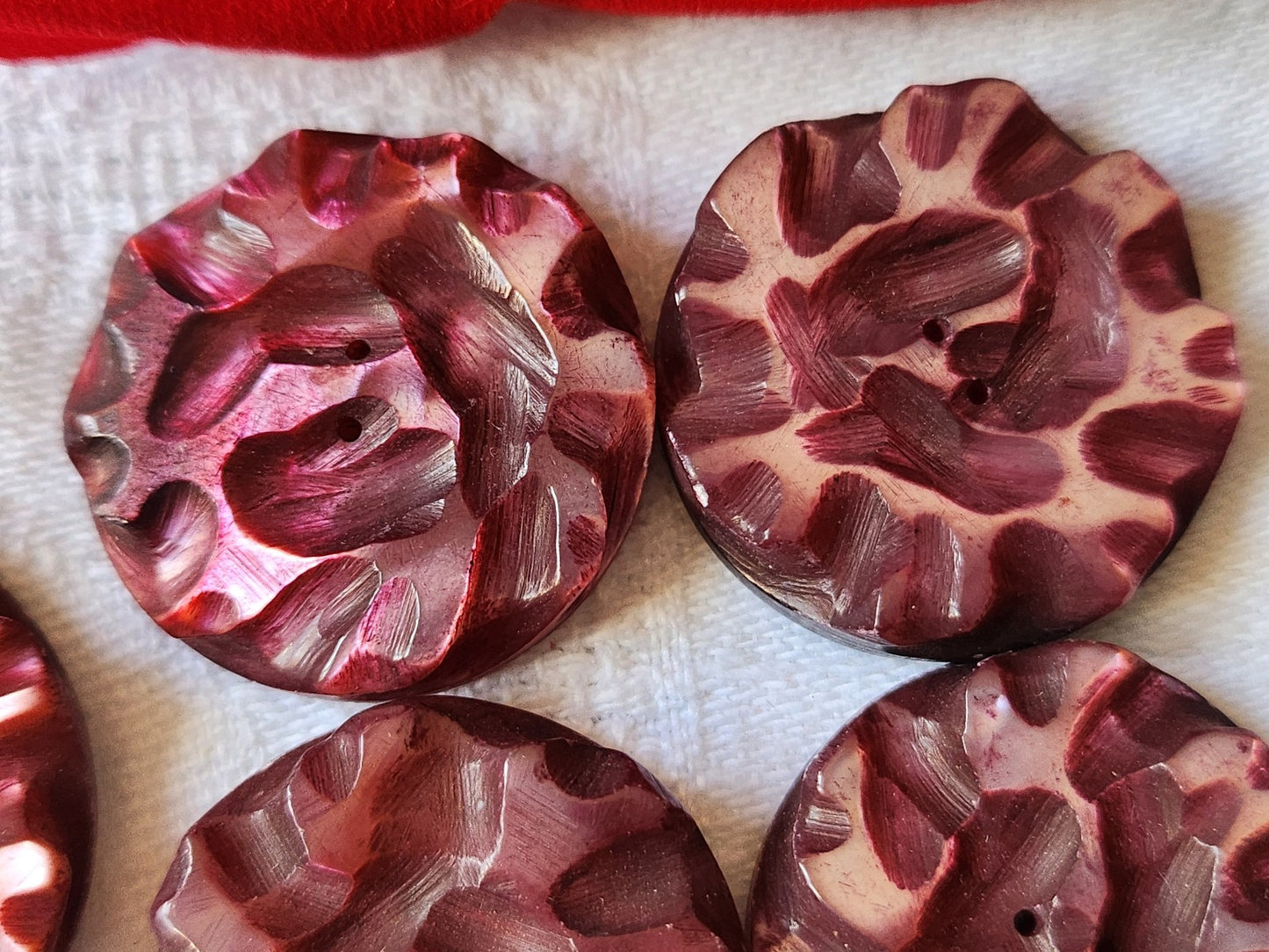 Lot 5 boutons anciens en nacre épais rose 2,5 et 2,7 cm (1 seul)  ref 3791