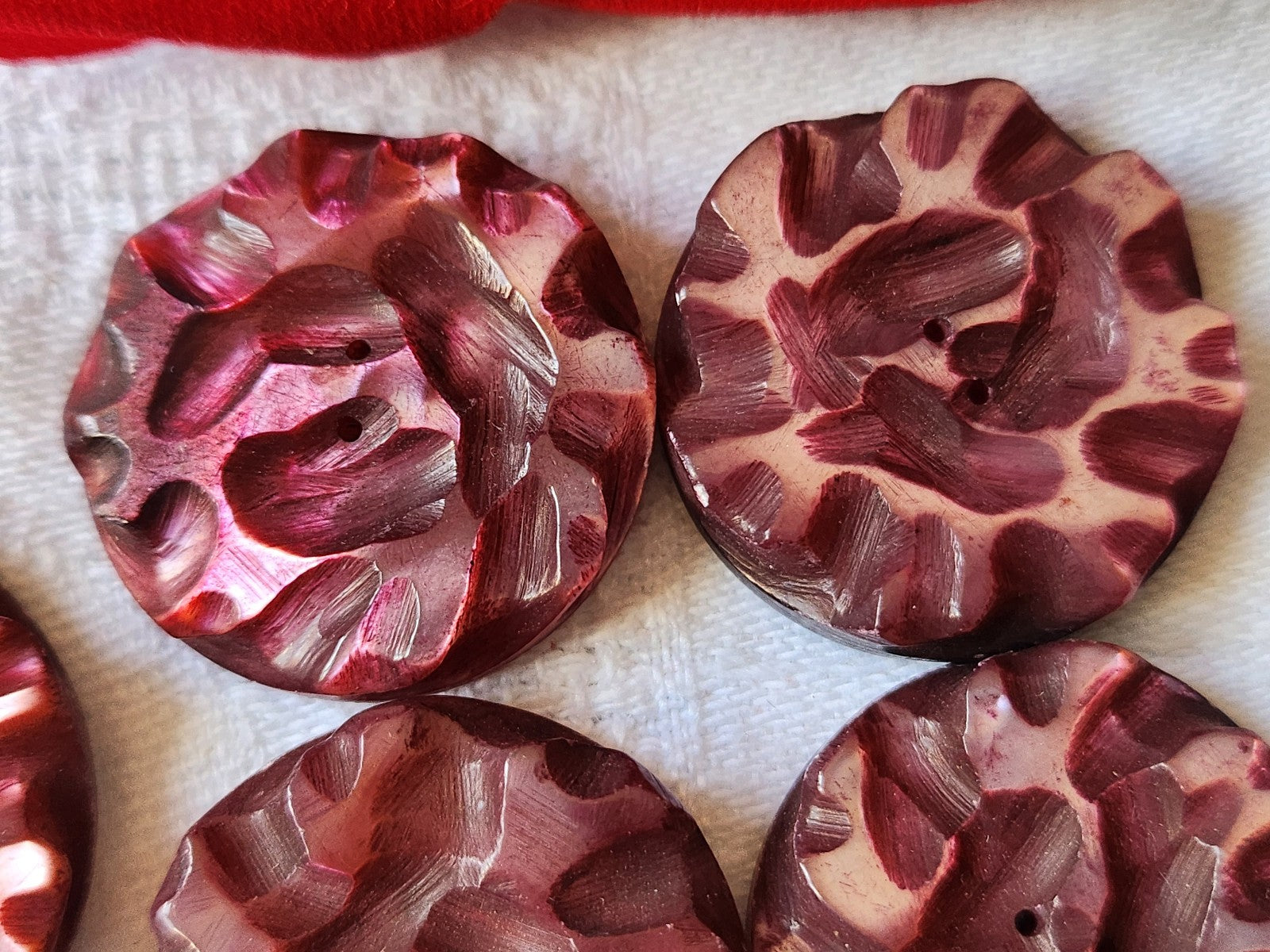 Lot 5 boutons anciens en nacre épais rose 2,5 et 2,7 cm (1 seul)  ref 3791