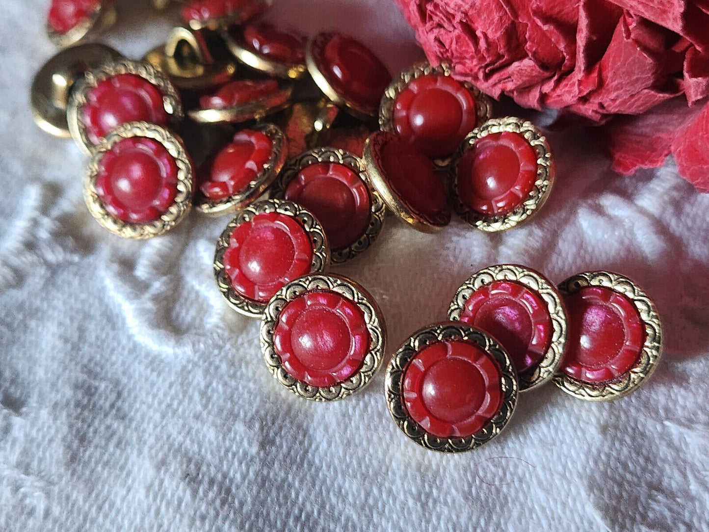 Lot 6 mini boutons vintage en métal coeur rouge doré  pied 1,1 cm ref 2737