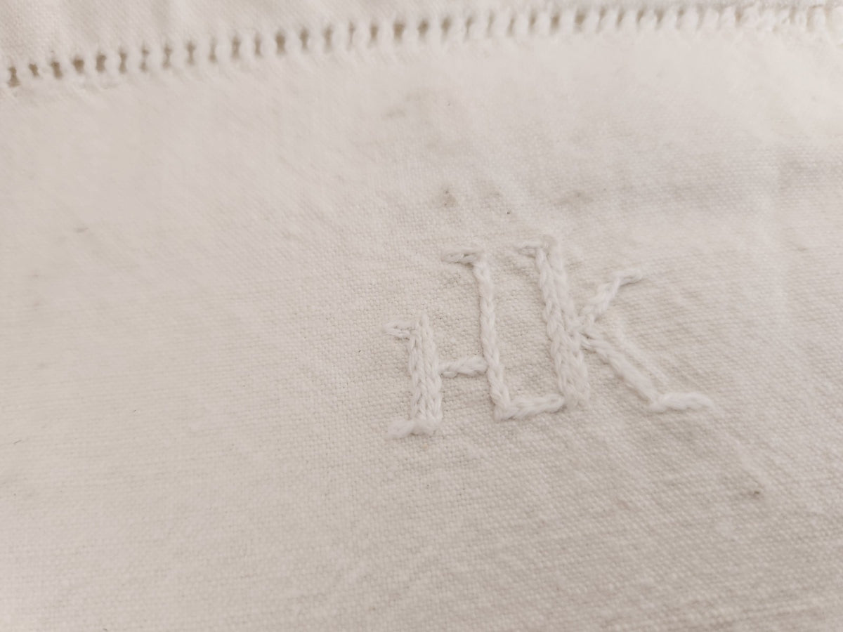 Ancien drap petit monogramme HK jour tiré B5