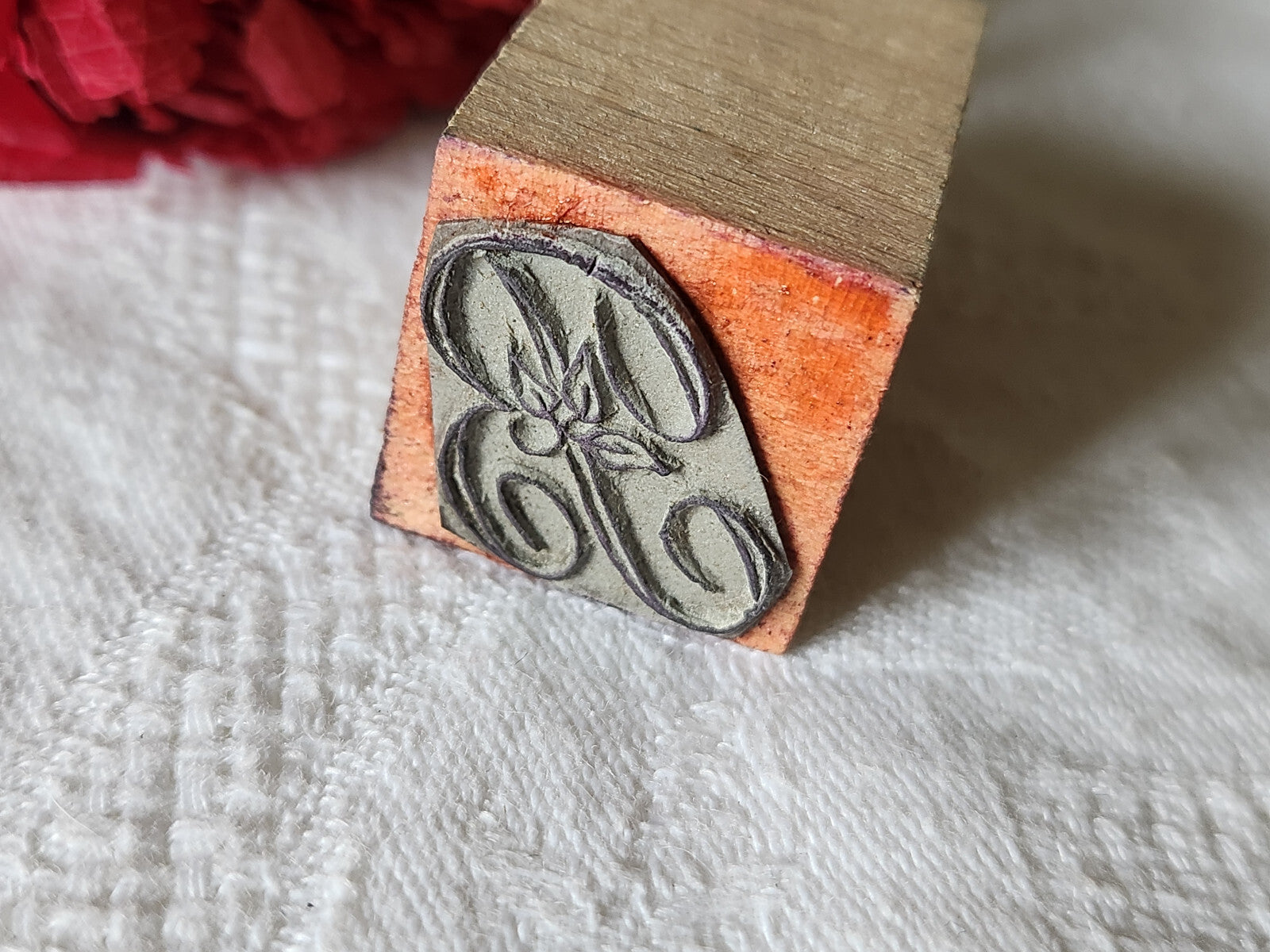 Tampon ancien monogramme B  broderie feston collection couture mercerie