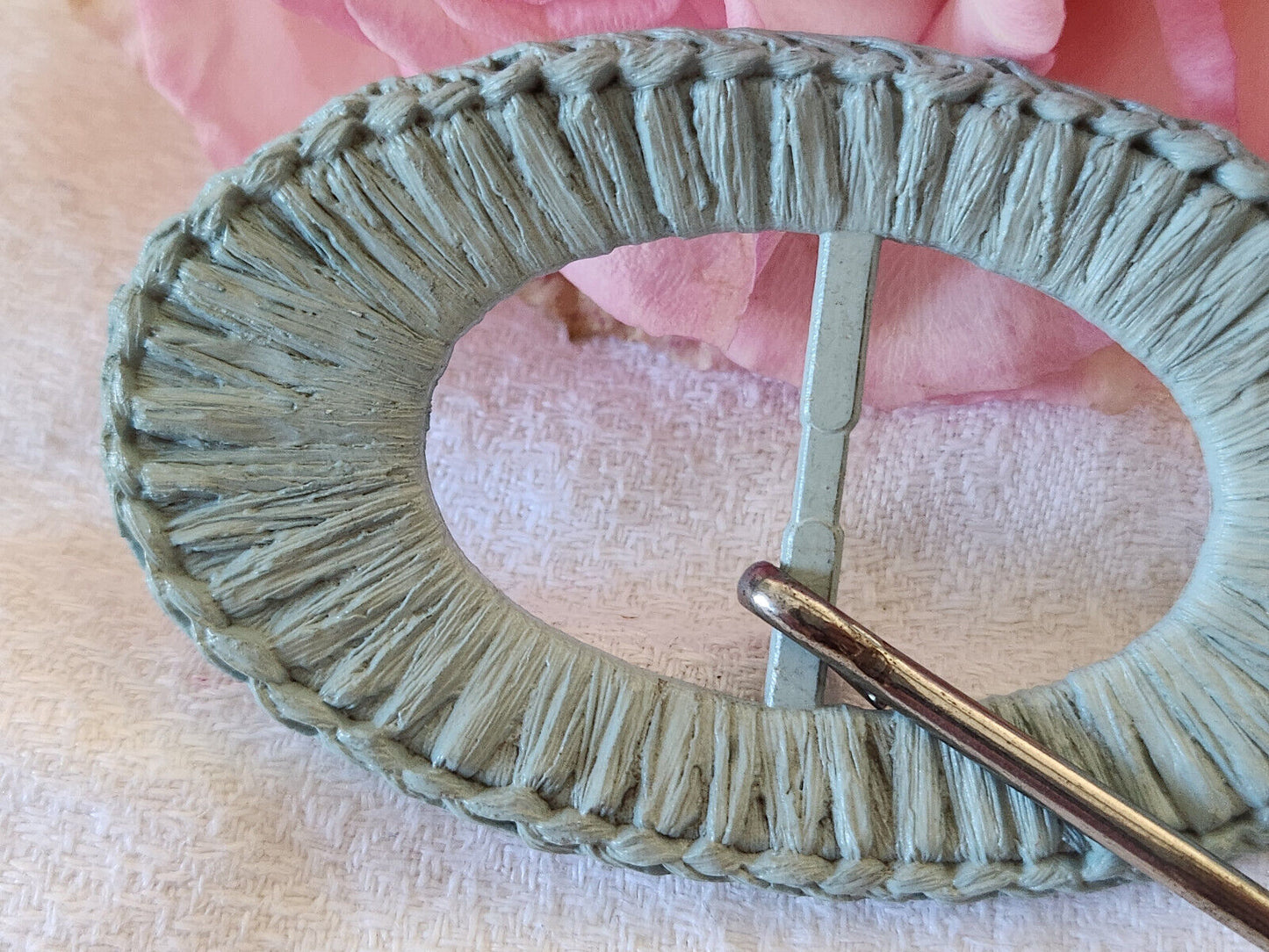 Boucle de ceinture vintage bleu effet raphia 8 cm sur 4,6 cm ME1-31