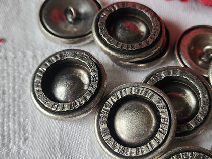 Lot 6 gros boutons vintage en métal argenté lourd  2,5 cm pied ref 1558