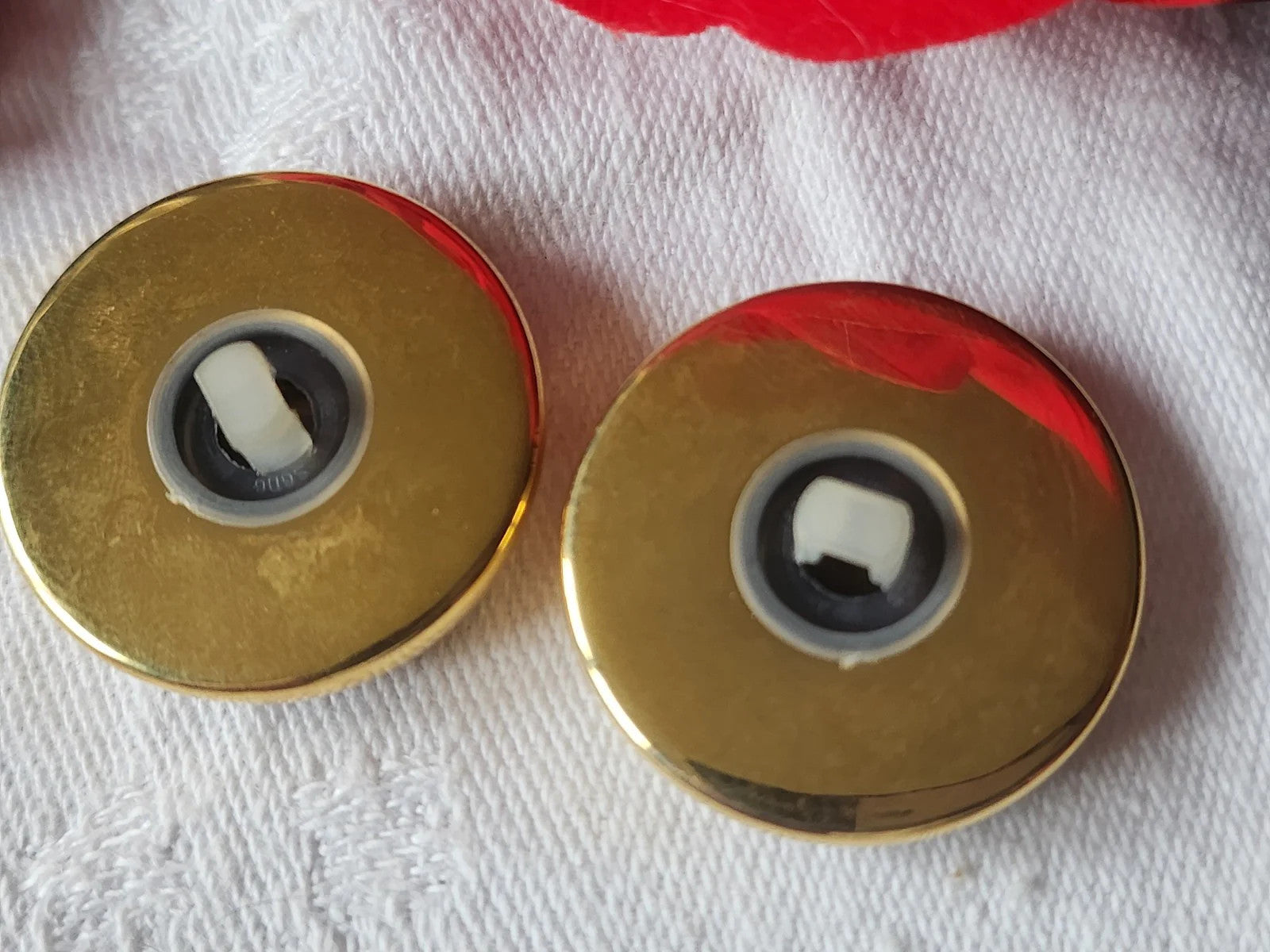 Duo gros boutons vintage en métal marron lourd 2,6 cm à pied G5K