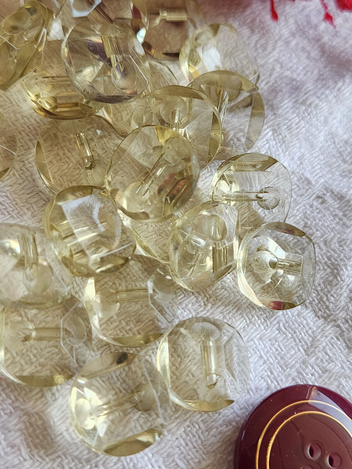 Lot 15 petits boutons vintage jaune effet strass plastique 1,3 cm ref 5588