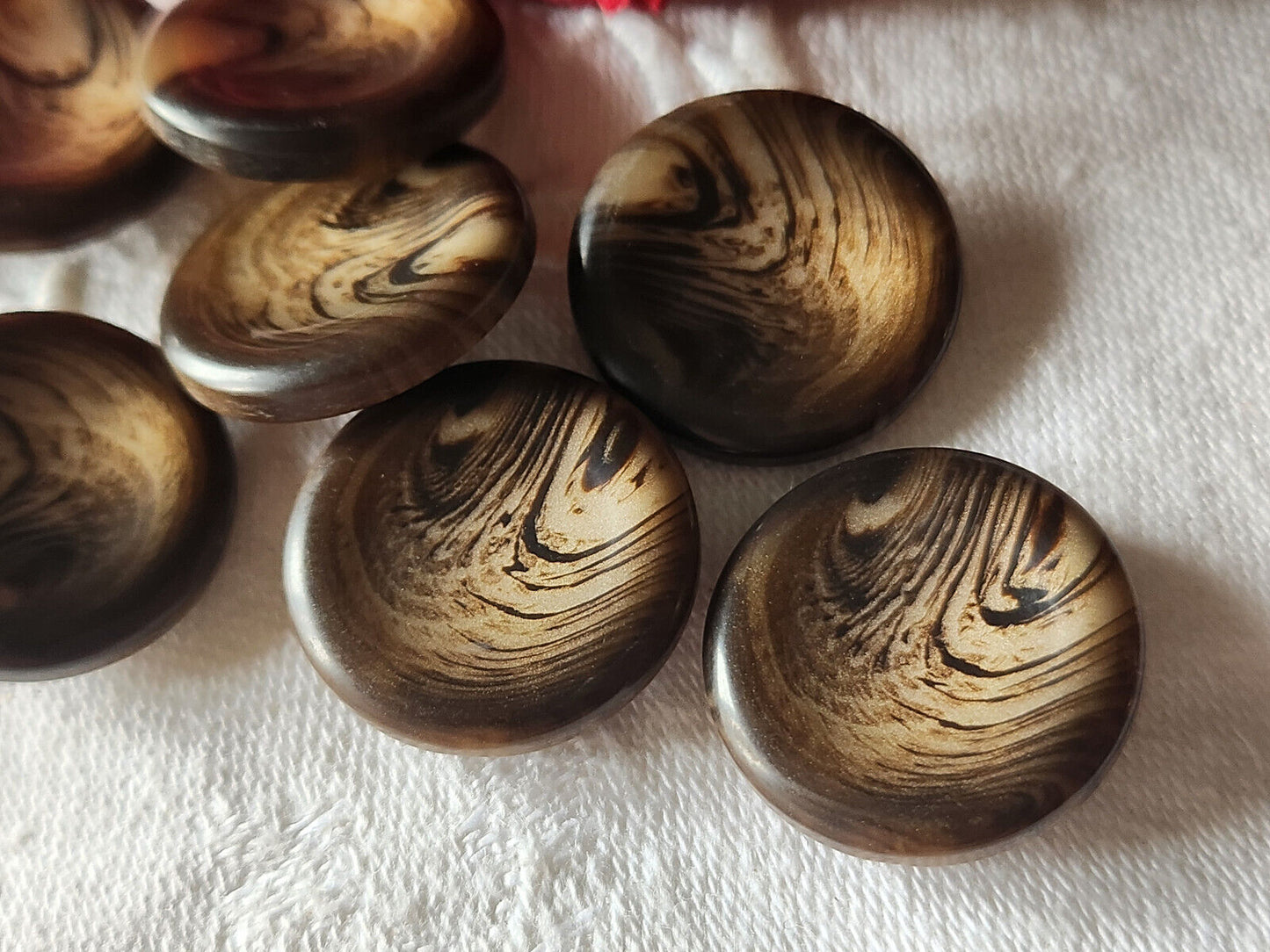 Lot 9 boutons vintage marron veiné joli pied  2,1 cm ref 2412