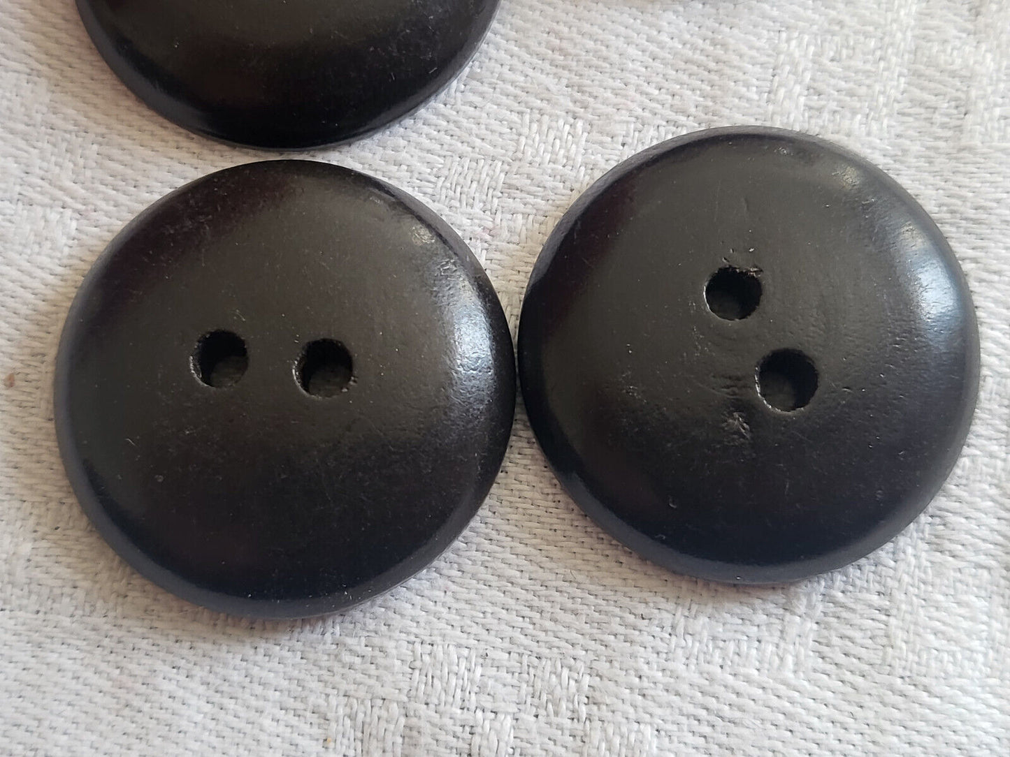 Lot 4 anciens boutons en bois marron bombé comme neuf 2,7 cm ref 1689