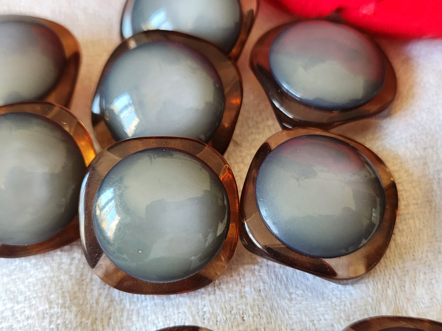 Lot 6 boutons vintage carré gris bord transparent pied 2 cm ref 6078