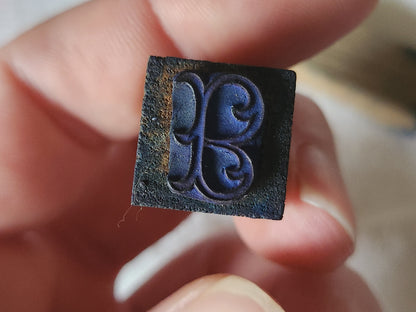 Mini tampon ancien monogramme B  broderie feston collection couture mercerie