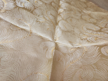Tissu vintage soyeux beige motif plume broché? 1 m 70 sur 1 m 30 B4