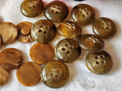 Lot 19 boutons vintage marron 2 series 1,3 et 1,4 cm trous ref 6038