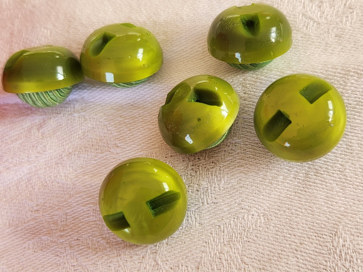 lot 6  boutons vintage coeur passementerie vert pétillant 1,8 cm ref 6604