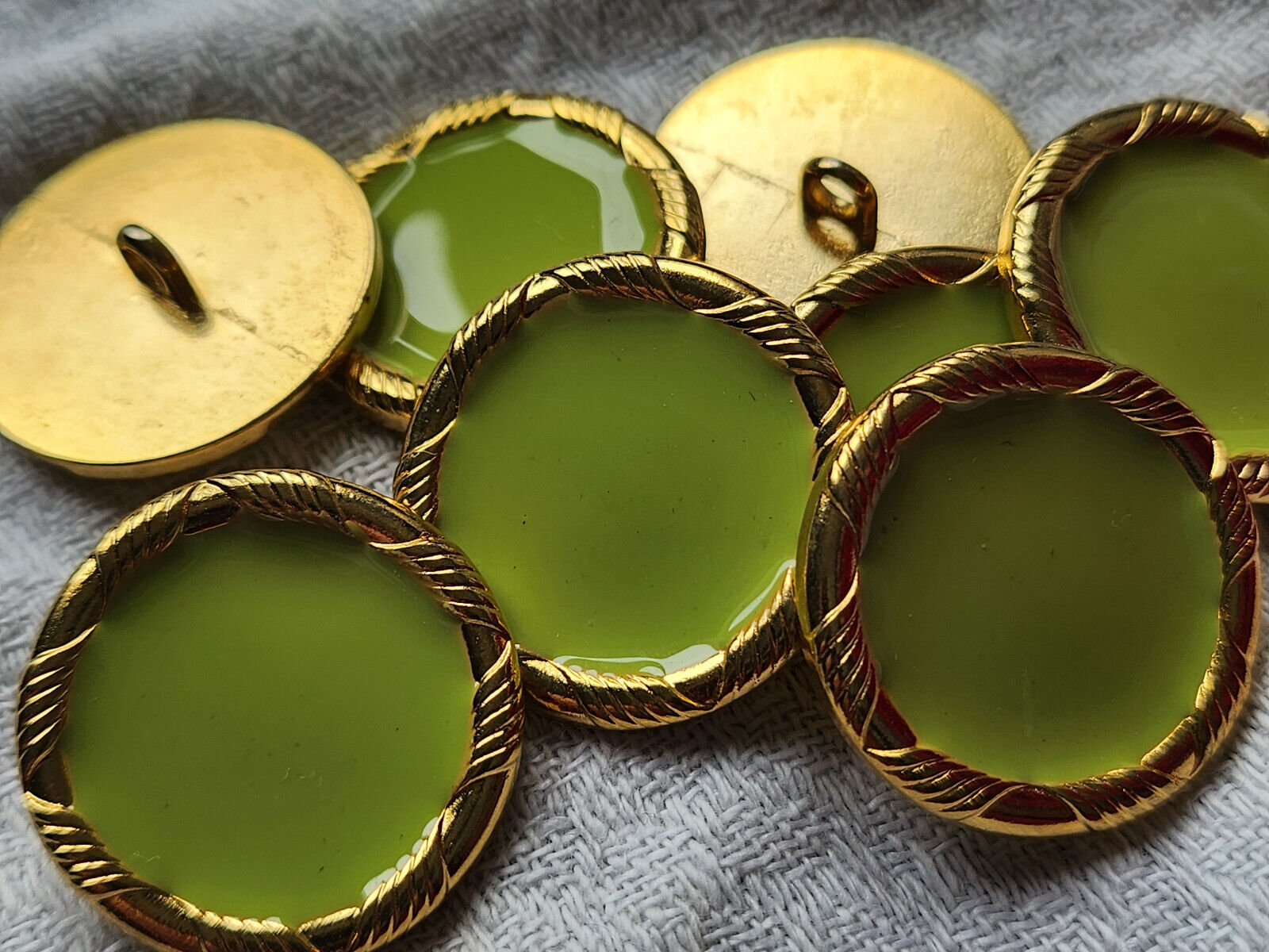 Lot 6 boutons vintage en métal doré vert grany  lourd pied  2,5 cm ref 6081