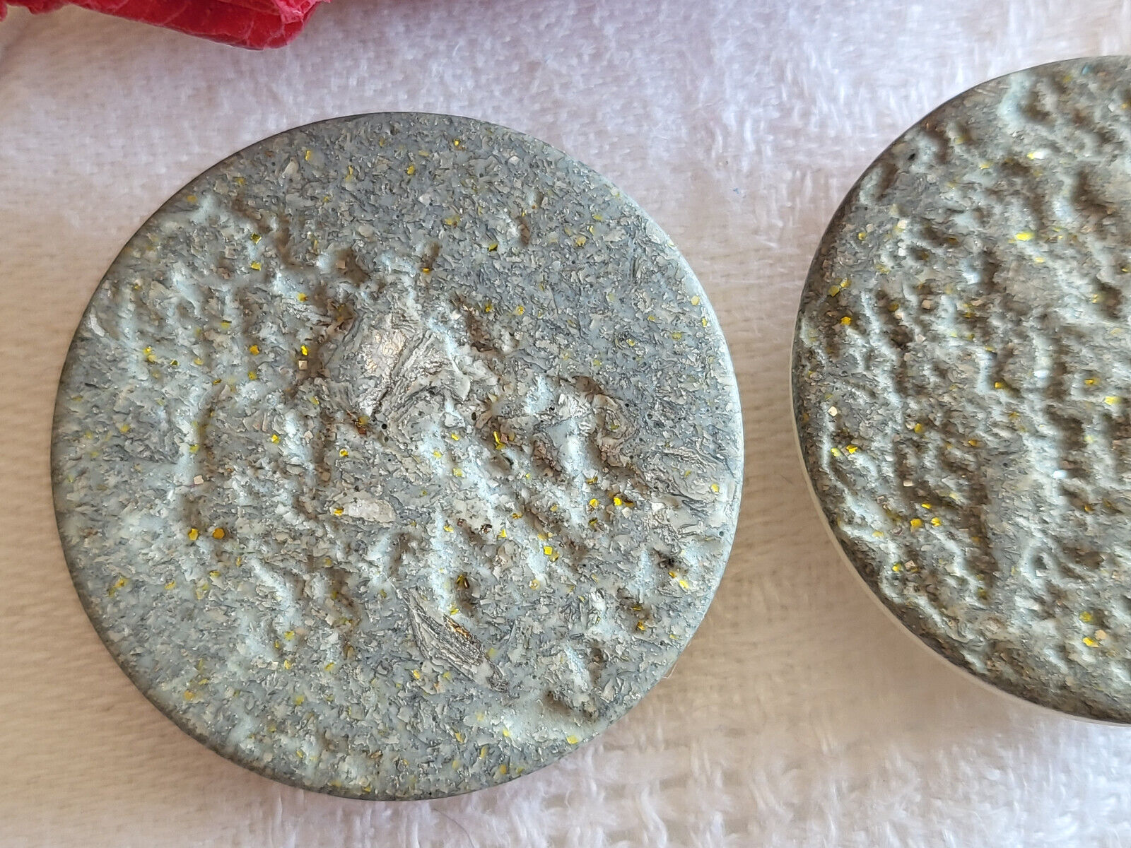 Duo boutons vintage  à pied  gris texturé paillette diamètre 3,1 cm G15P