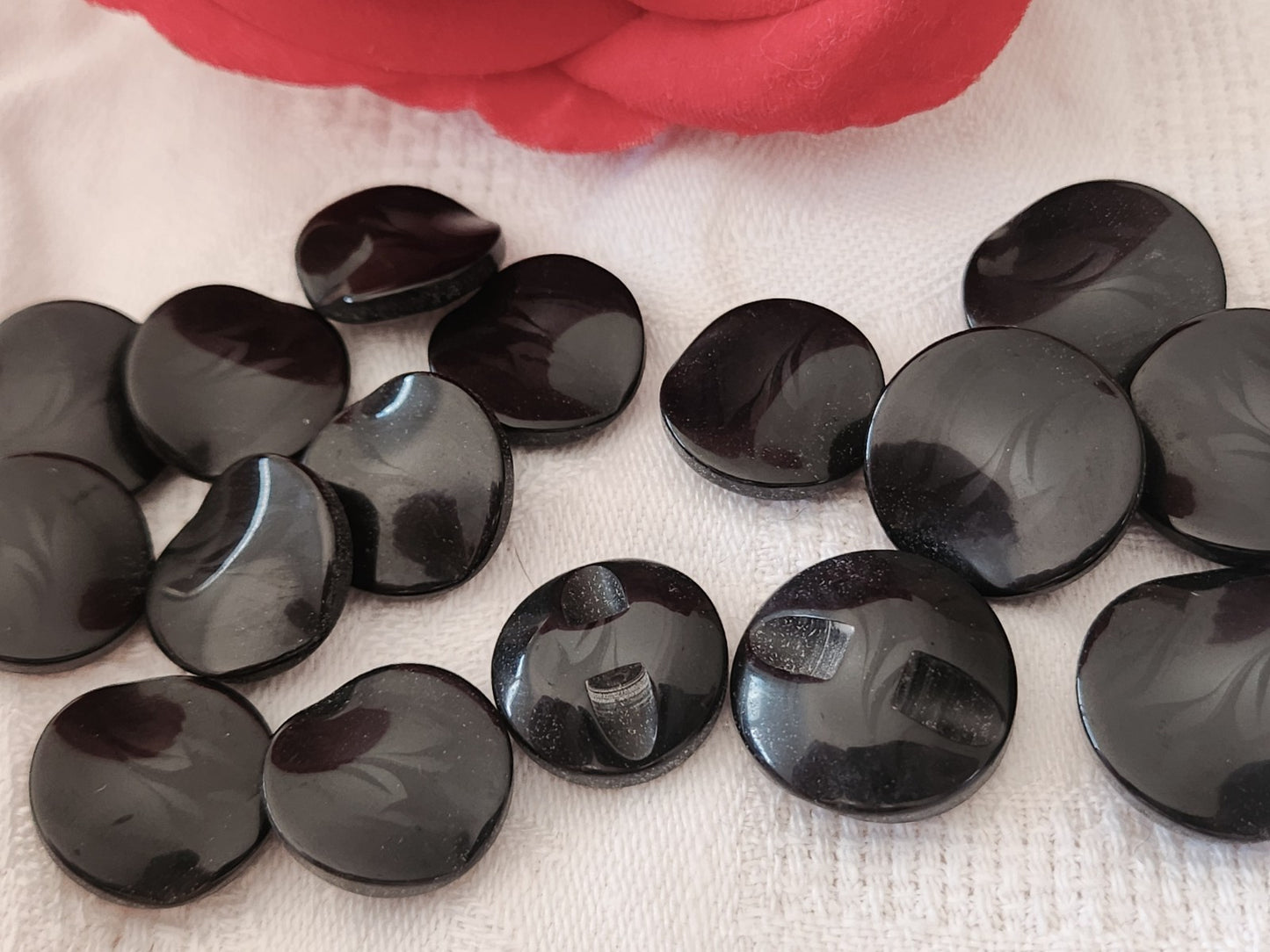 Lot 16 boutons vintage gris noir incurvé  1,5 et 1,7 cm (5 boutons) ref 3878