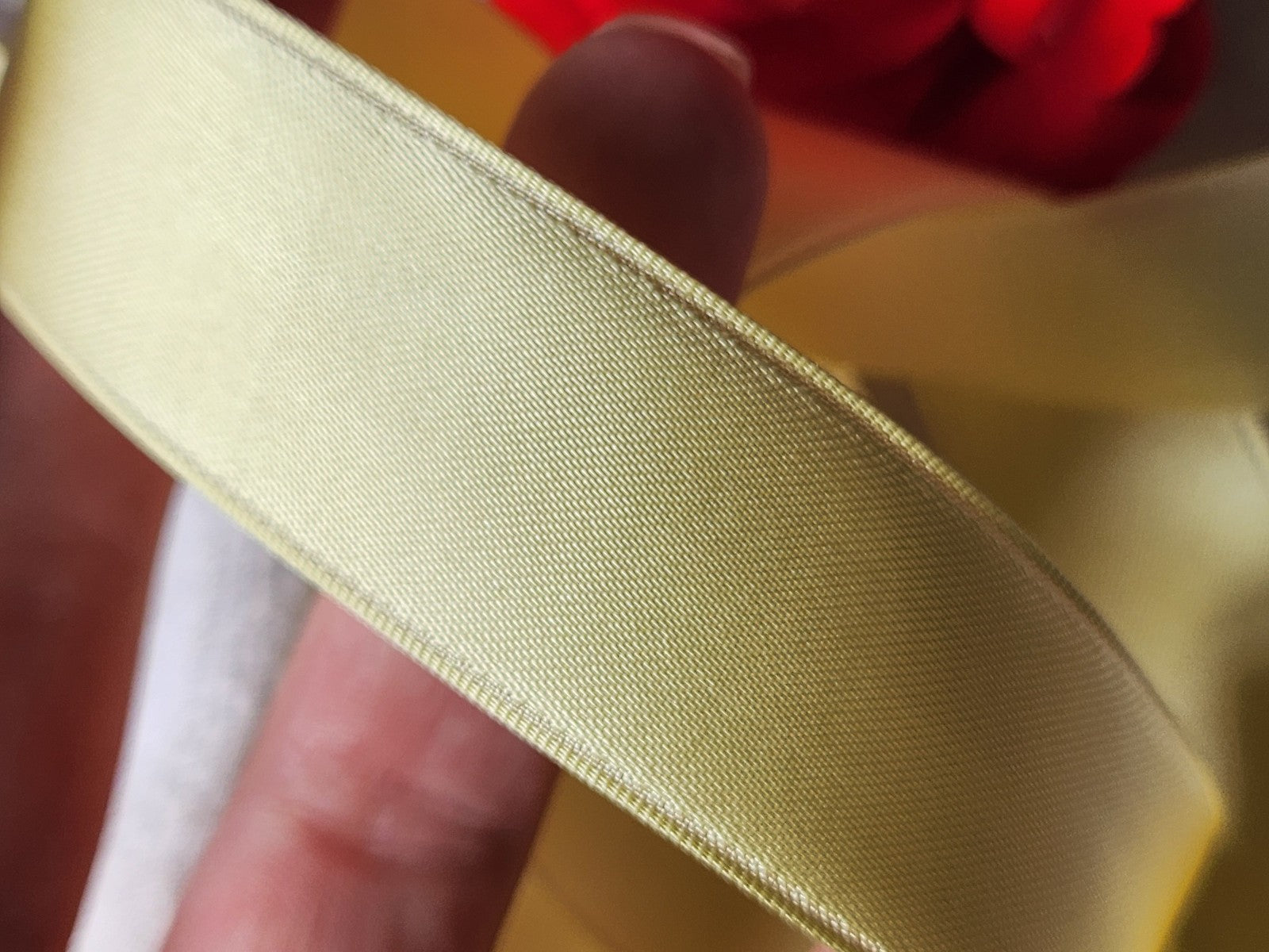 Ruban ancien rayonne vintage jaune 3 mètres sur 2,5 cm  B5 n°9