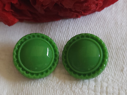 Duo  boutons anciens en verre travaillé vert   à pied 1,7 cm G18E