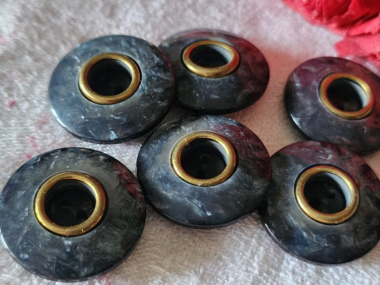 Lot 6 boutons vintage bleu reflet  2,2 cm à trous ref 7041