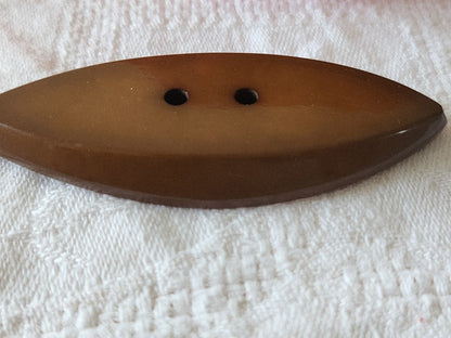Enorme bouton vintage marron collection  7,3 cm sur 2,9  cm ref 6003