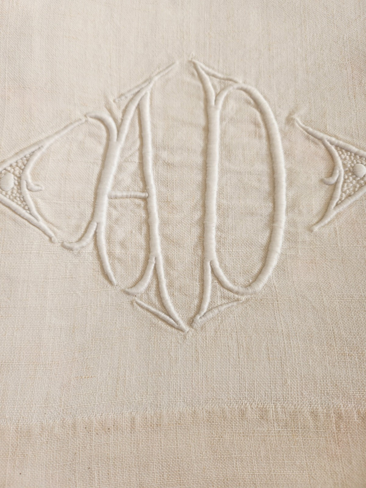 Ancien drap  monogramme AD épais en deux lés  185 cm sur 280 cm B7