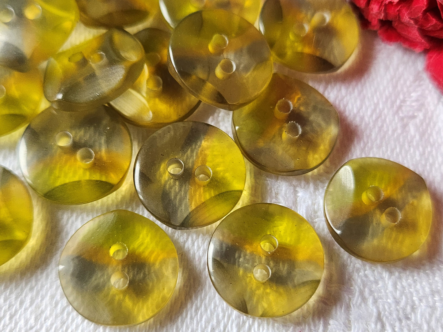 Lot 15  boutons vintage petits tons vert transparents 1,2 cm ref 3223