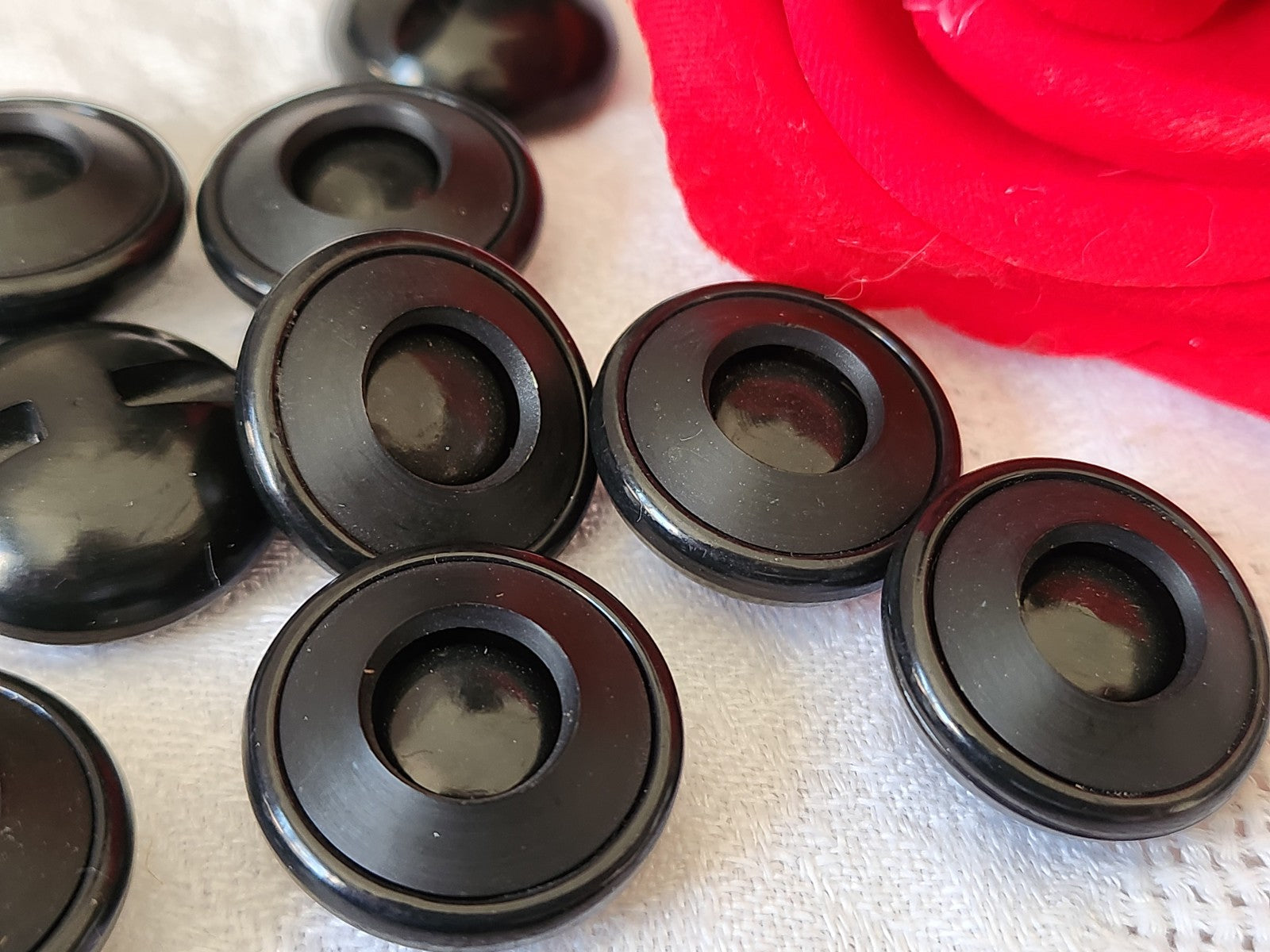 Lot 10 boutons vintage noir mat coeur lumineux pied 2,2 cm ref 6091