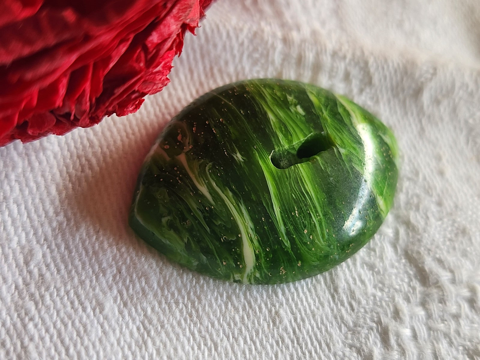 Collection bouton ancien vert jaspé 2,3 cm sur 3,3 cm D14I