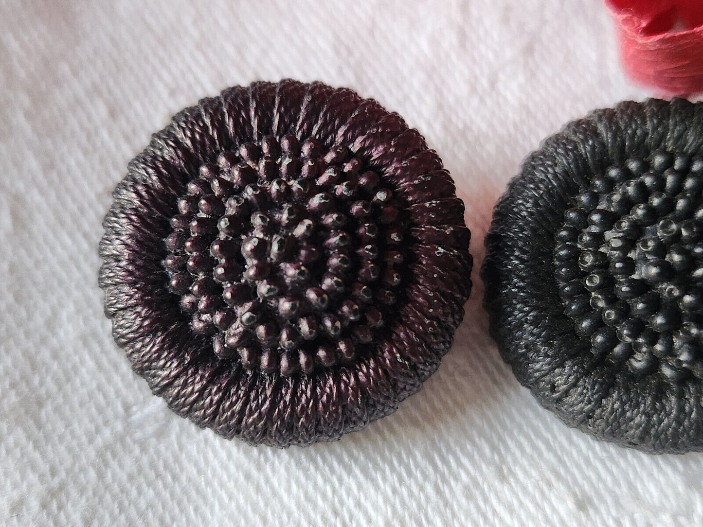 Duo boutons vintage en resinepicot 2,3 cm pied metalcm D11P