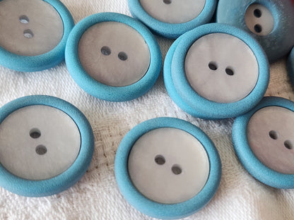 Lot 10  boutons vintage bleu deux tons à trous 2,2  ref 3957