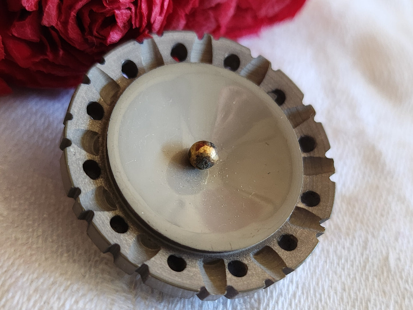 Gros bouton ancien collection gris  ajouré  original pied 3 cm ref 115